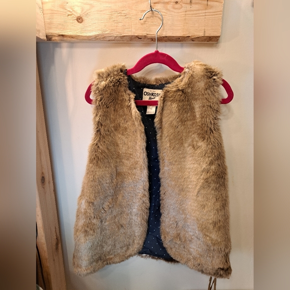 Cute faux fur vest, OshKosh, size 12 - Picture 3 of 11